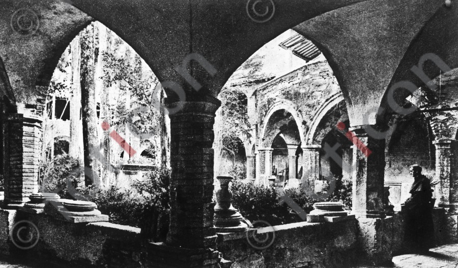 Klosterfriedhof | Monastery cemetery - Foto simon-139-073-sw.jpg | foticon.de - Bilddatenbank für Motive aus Geschichte und Kultur